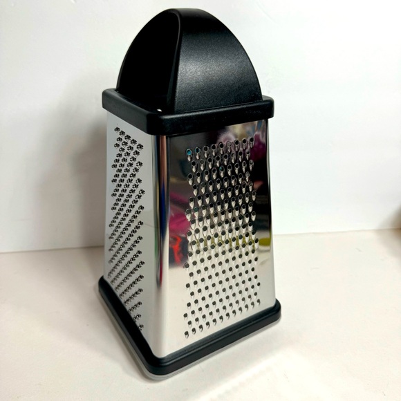 NWT. Wolfgang Puck Bistro Collection Stainless Steel Hand Grater & plastic cover - Picture 1 of 8